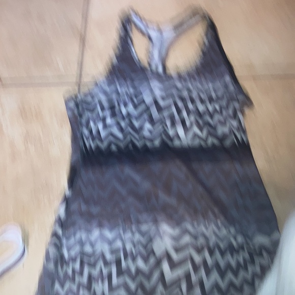 2 Nike sport top size medium - Picture 5 of 10
